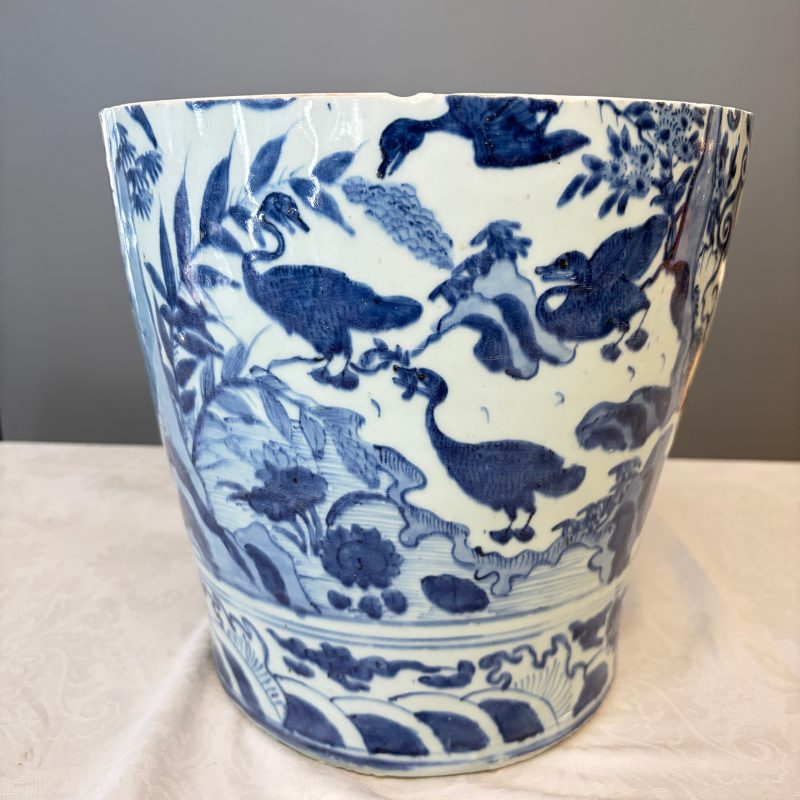 A Chinese blue and white vessel with geese in a landscape - 图11