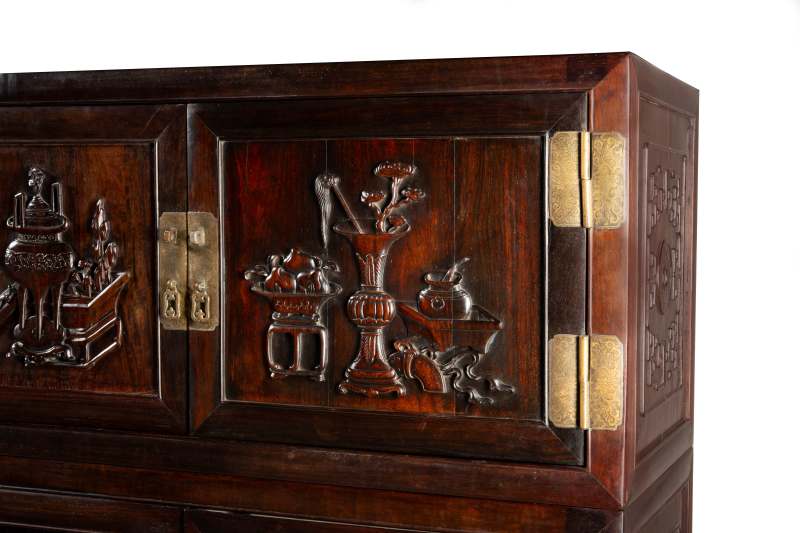 A finely carved ‘Hundred Antiques’ zitan compound cabinet, Sijiangui - 图5