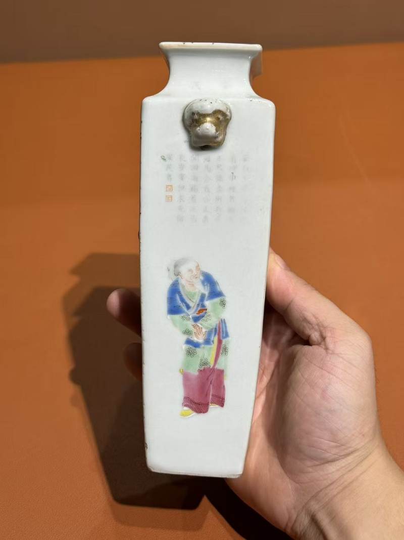 清道光 粉彩无双谱兽耳四方瓶 - 图4