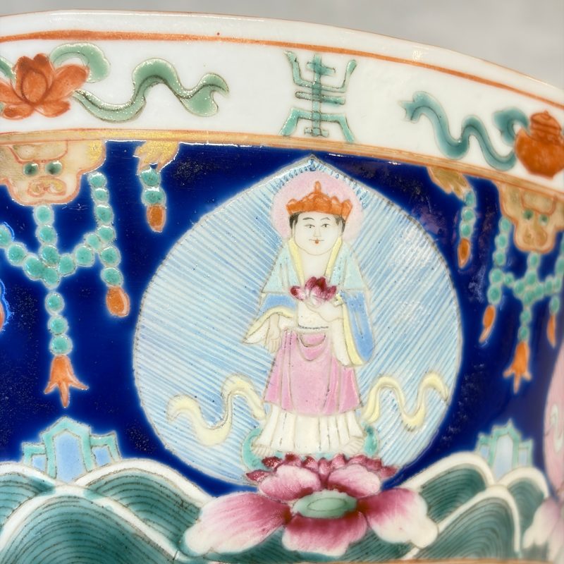 A Chinese famille rose blue-ground 'Baragon Tumed' octagonal bowl - 图19