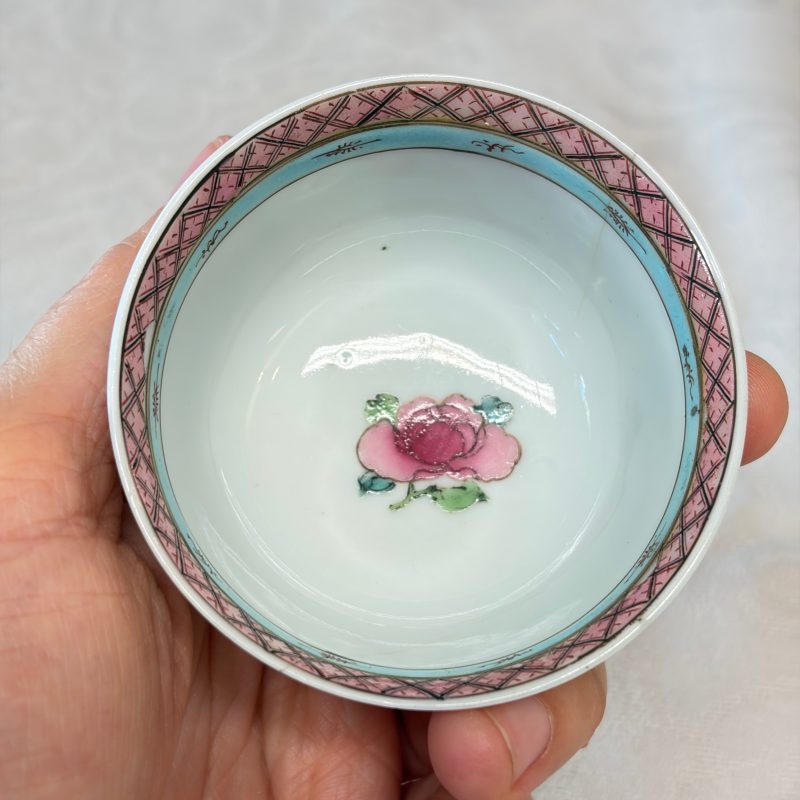 三娘教子 | A fine Chinese famille rose 'San Niang Jiao Zi 三娘教子' tea bowl and saucer - 图28