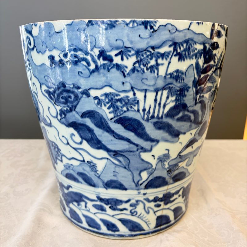 A Chinese blue and white vessel with geese in a landscape - 图12