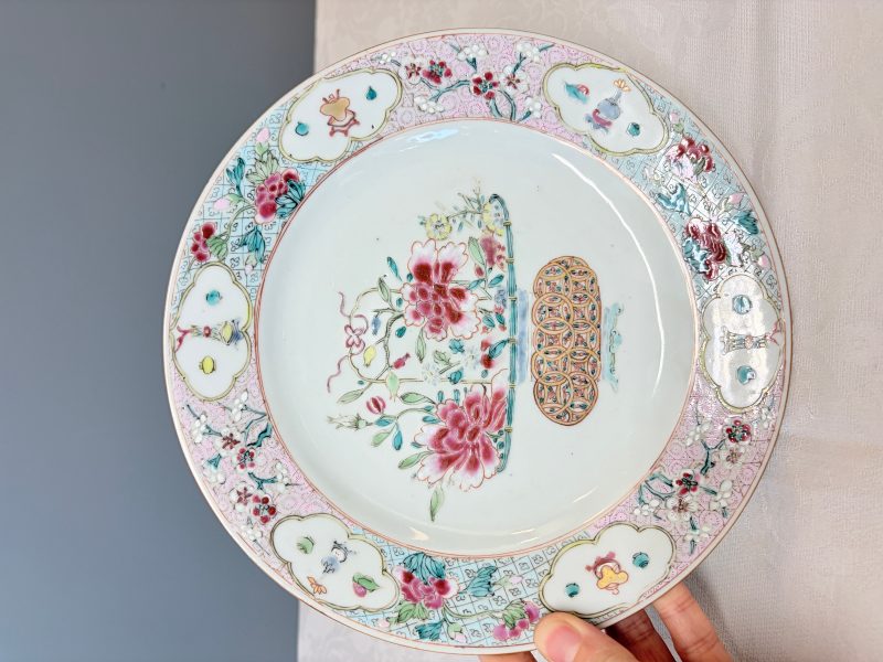 Two pairs of Chinese famille rose plates - 图15