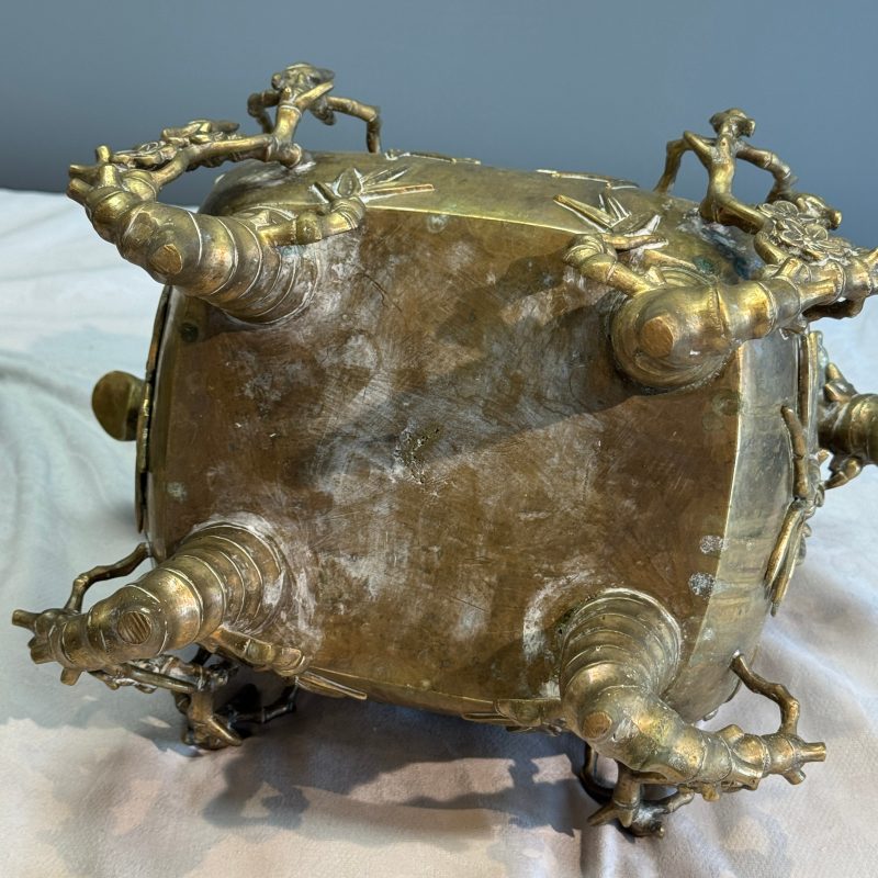 A Vietnamese bronze covered censer and stand - 图35