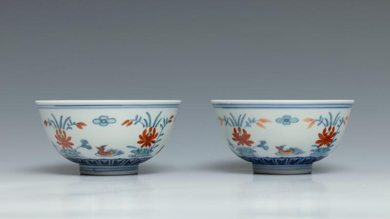A pair of doucai 'mandarin duck in lotus pond' bowls, Guangxu mark and of the period (1875-1908) - 图4