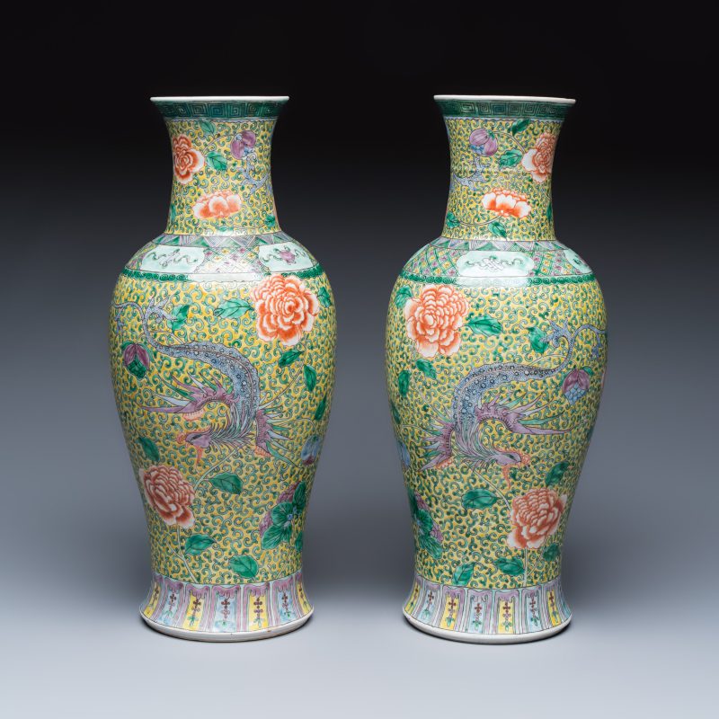 A pair of Chinese famille verte 'Phoenixes among Peonies' vases - 图4