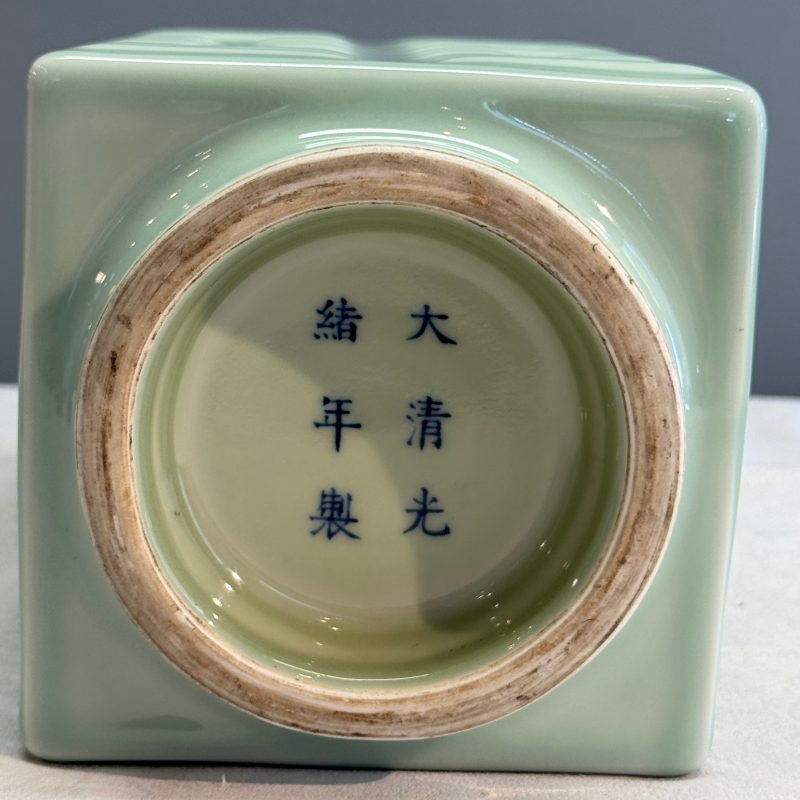 A Chinese celadon-glazed 'Bagua' cong vase - 图16