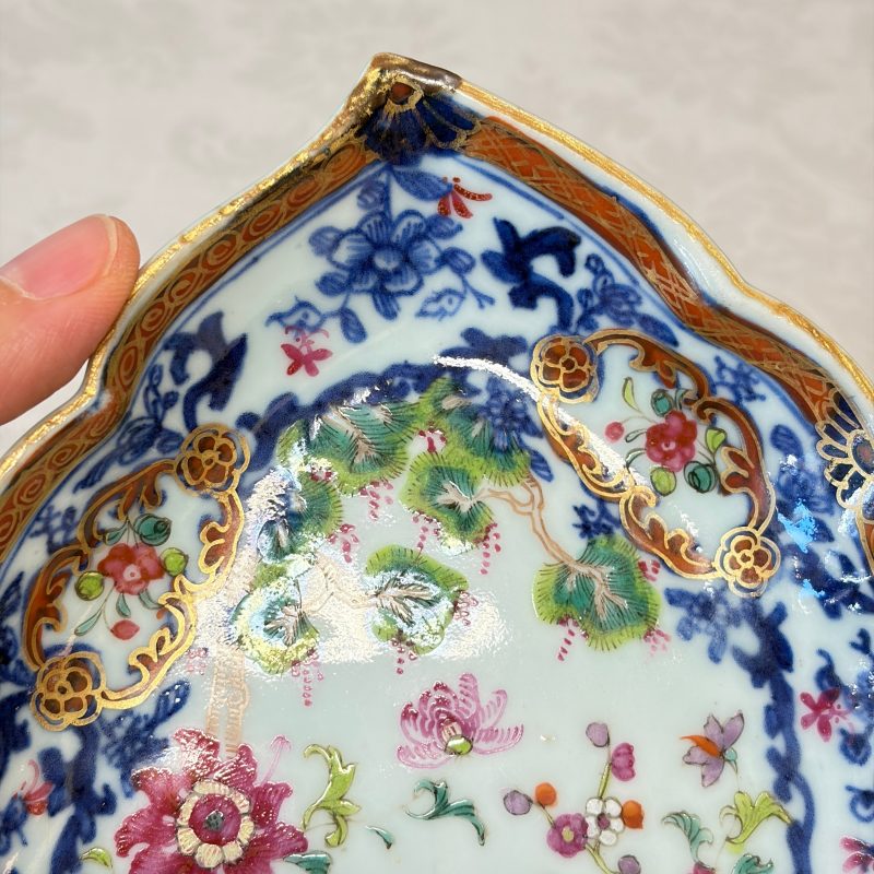 A pair of Chinese famille rose leaf-shaped saucers with figural design - 图16