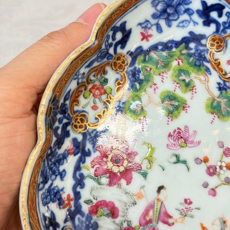 A pair of Chinese famille rose leaf-shaped saucers with figural design - 图17