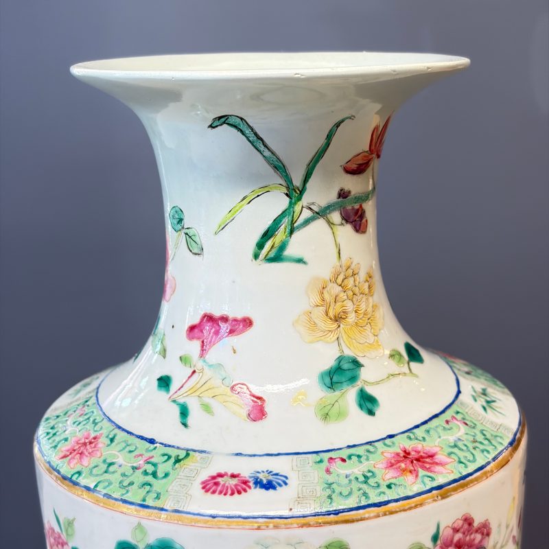A pair of Chinese famille rose 'Court Lady in a Garden Setting' vases - 图29