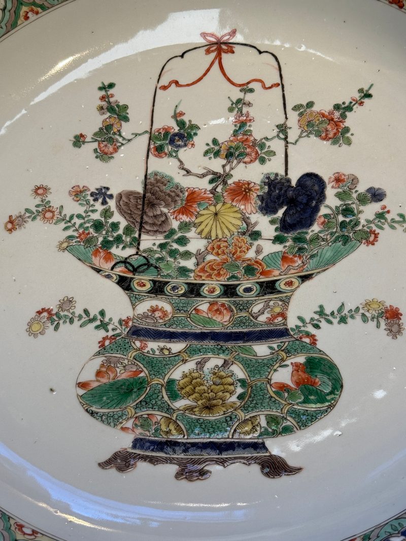 A Chinese famille verte 'Flower Basket' dish - 图9