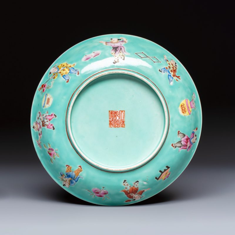A Chinese famille rose turquoise-ground 'Playing Boys' plate - 图2