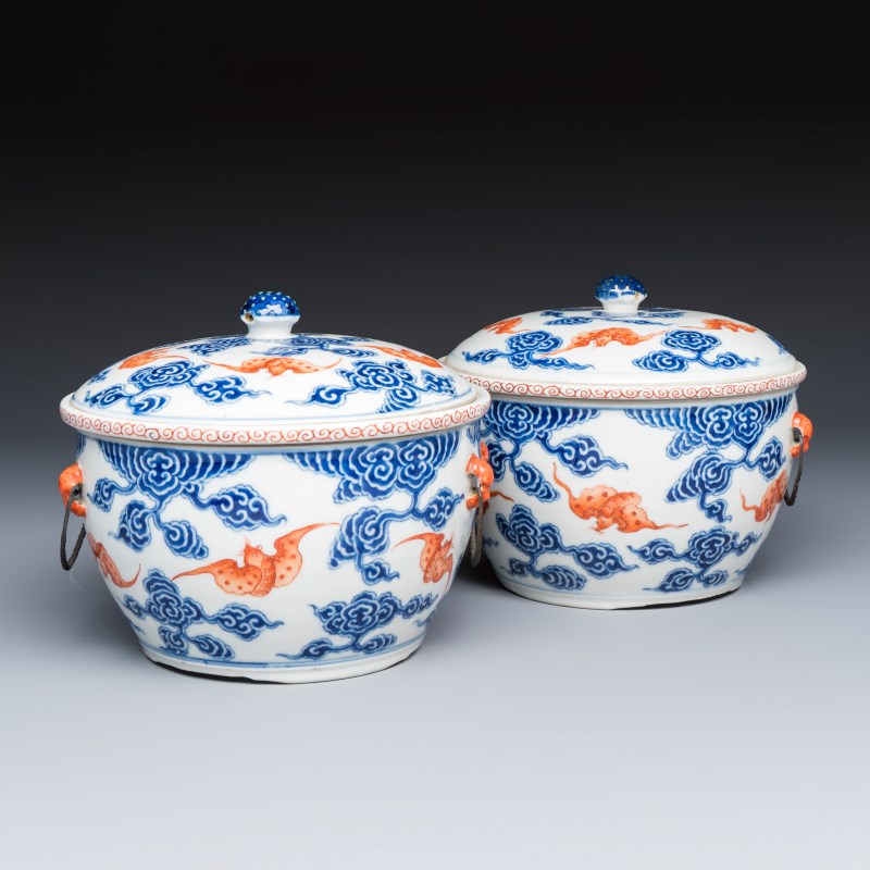 洪福齊天 | A pair of Chinese blue, white and iron-red 'Hong Fu Qi Tian 洪福齊天' warming bowls and covers