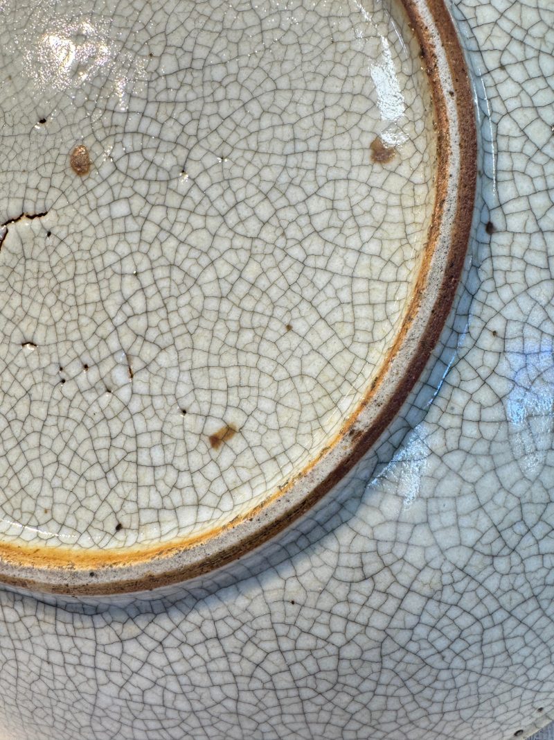 A Chinese blue-glazed shallow bowl and a ge-type dish - 图15
