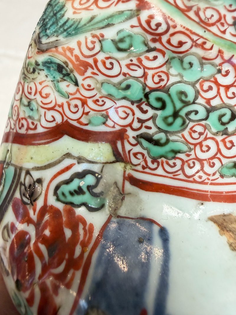 A rare Chinese wucai figure of a dignitary - 图15