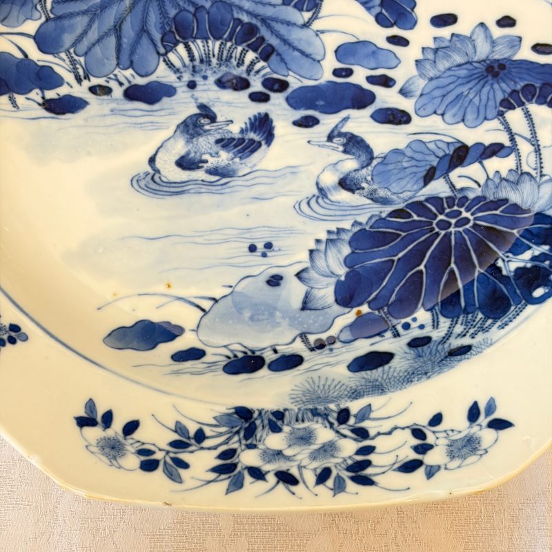 A Chinese blue and white 'Mandarin Duck' dish and a crackle-glazed dish - 图5
