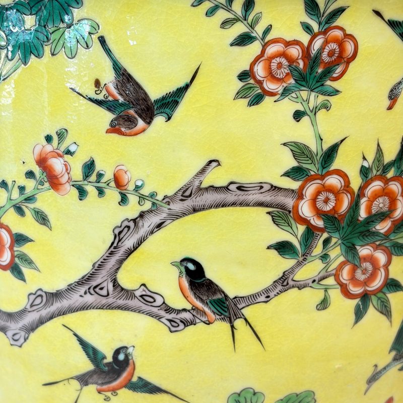 A Chinese famille verte yellow-ground 'Birds among Flowering Branches' jardinière - 图15