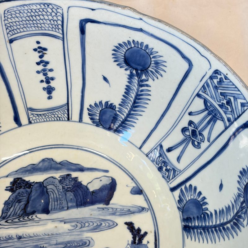 A large Chinese 'Kraak' blue and white 'Mountainous Landscape' bowl - 图19