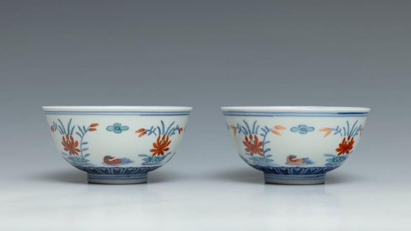 A pair of doucai 'mandarin duck in lotus pond' bowls, Guangxu mark and of the period (1875-1908) - 图5
