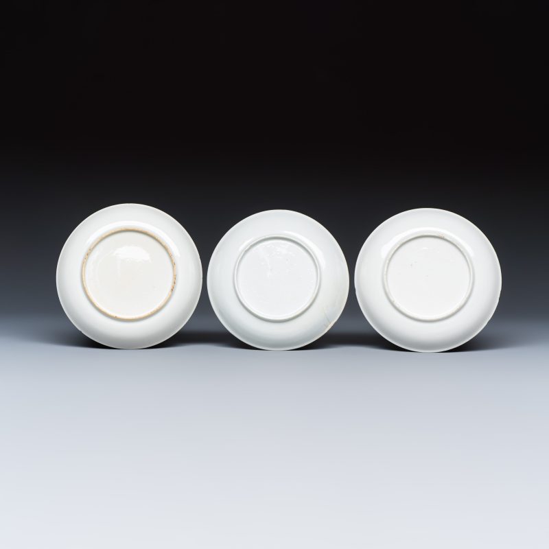Three sets of Chinese export famille rose and grisaille 'European Subject' tea bowls and saucers - 图3