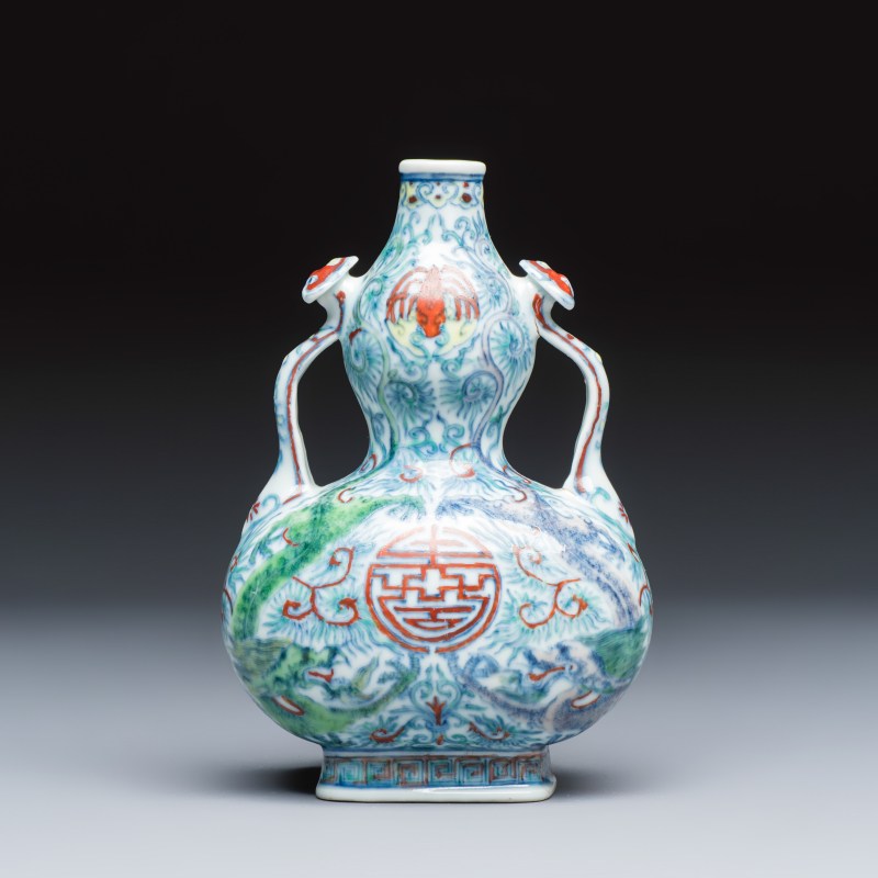 A Chinese doucai double-gourd vase with dragons and ruyi handles - 图4