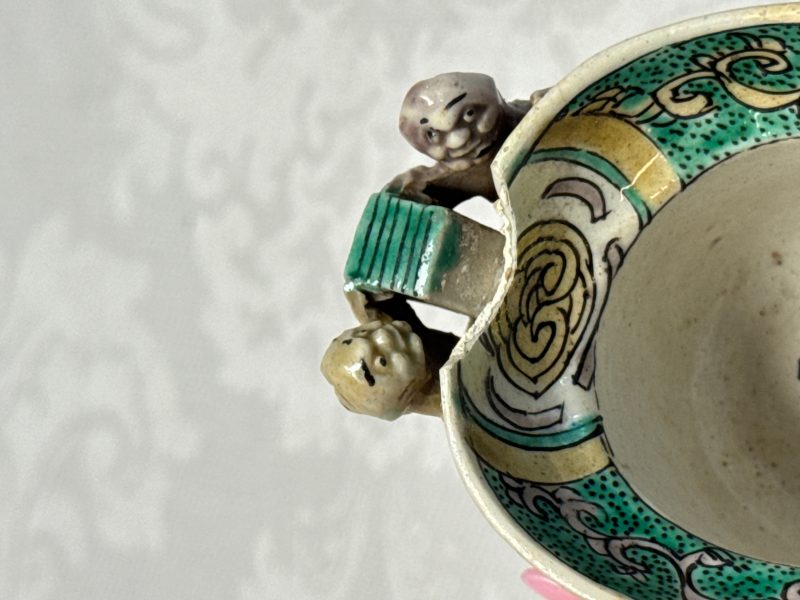 A Chinese famille verte sancai biscuit libation cup and a model of a shoe - 图30