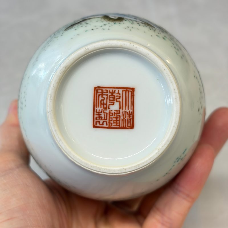 A Chinese famille rose vase and a qianjiang cai incense stick holder - 图16