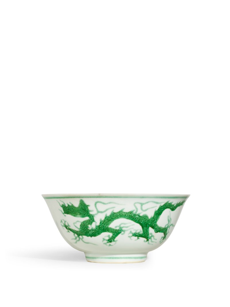 A large incised green-enamelled 'dragon' bowl, Mark and period of Zhengde | 明正德　白地暗刻海水素胎綠彩龍紋大盌　《大明正德年製》款 - 图2