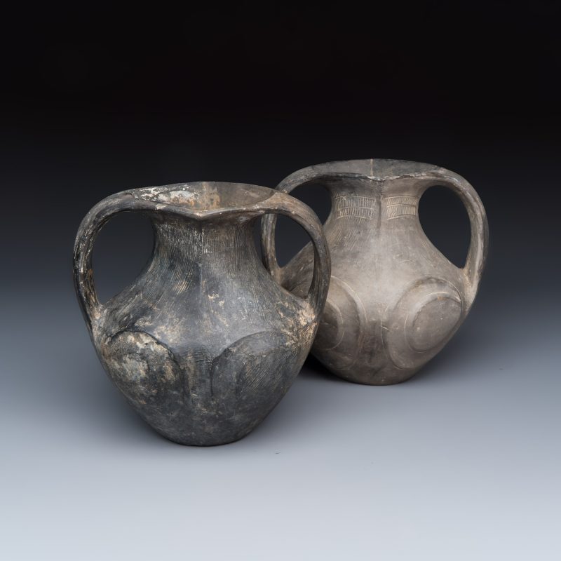 Two Chinese Sichuan black burnished pottery amphoras - 图1