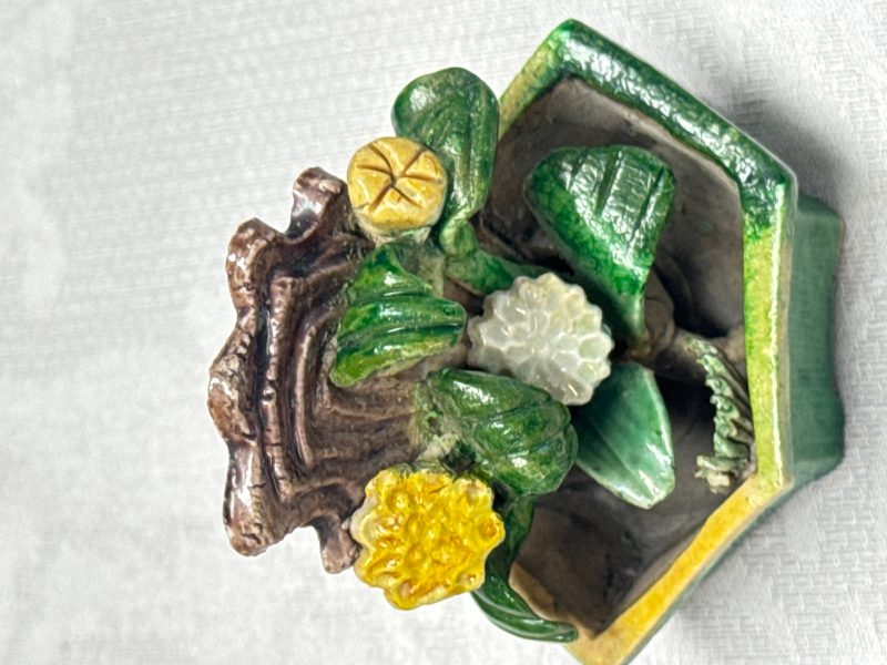 Three Chinese famille verte sancai biscuit 'Jardinière' incense stick holders - 图21