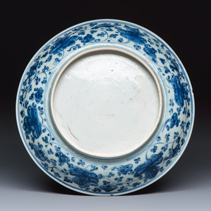 A Chinese blue and white 'Buddhist Lions' dish - 图2