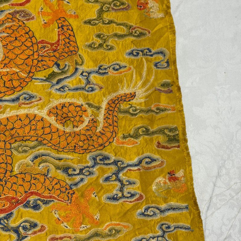 Two Chinese yellow-ground seed-stitch embroidered 'Dragon' panels - 图50