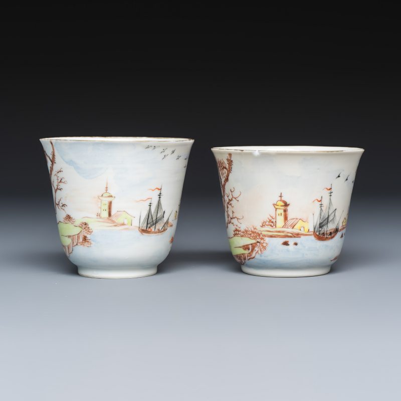 A pair of Chinese famille rose Meissen-style tea bowls and saucers with a harbour scene - 图6