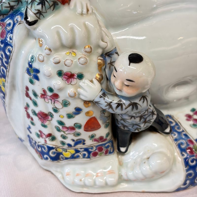 A Chinese famille rose Milefo Buddha with playing boys - 图15