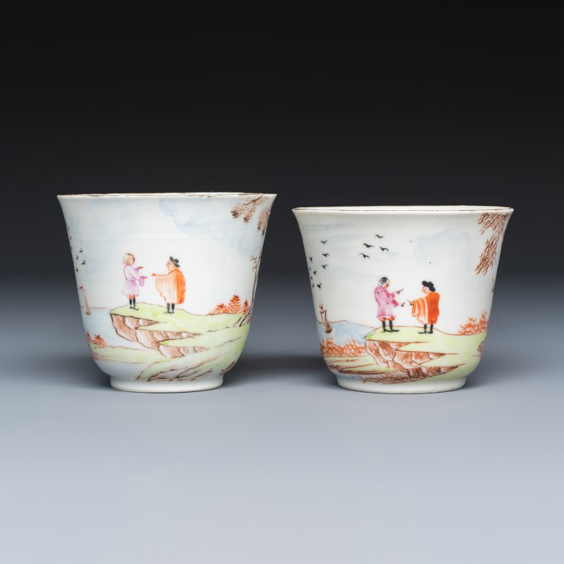 A pair of Chinese famille rose Meissen-style tea bowls and saucers with a harbour scene - 图4