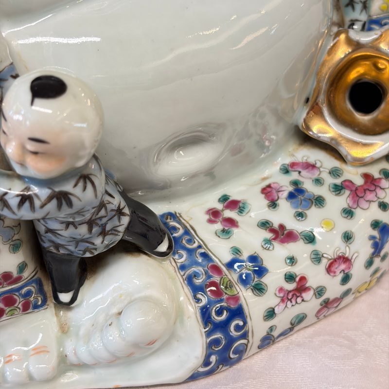 A Chinese famille rose Milefo Buddha with playing boys - 图16