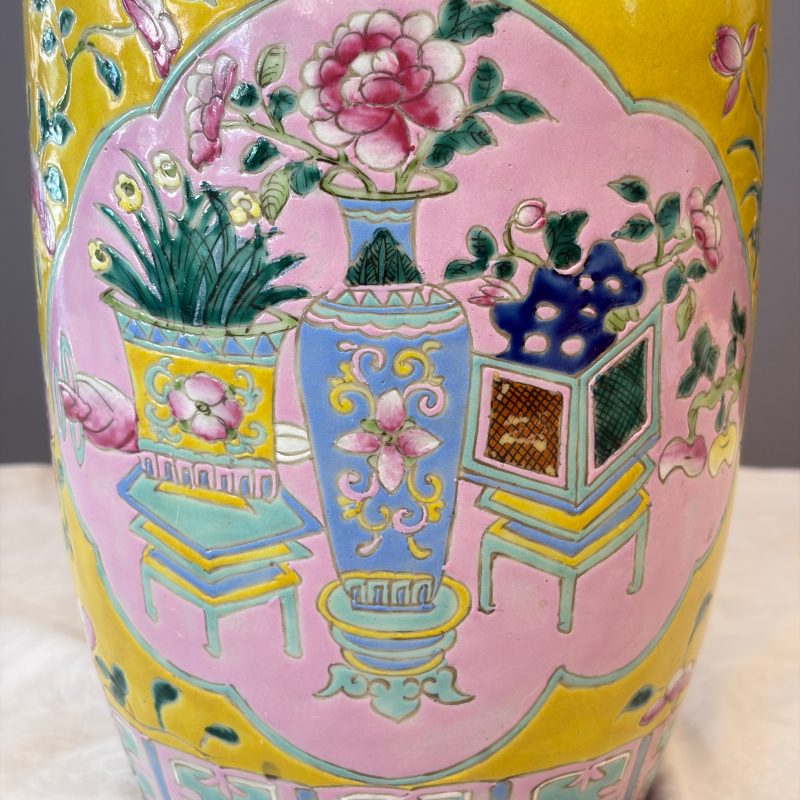Three Chinese famille rose vases for the Straits or Peranakan market, one mounted as a lamp - 图40