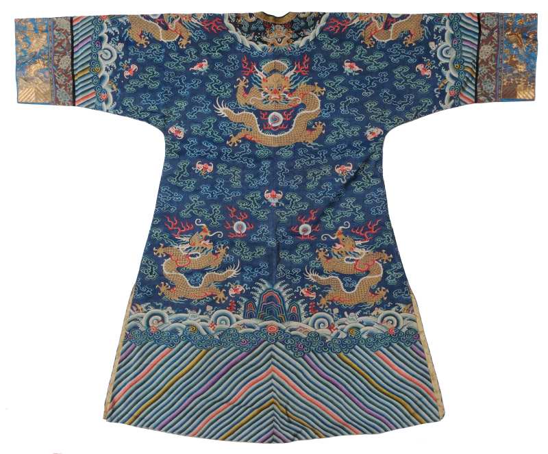 A blue-ground silk kesi dragon summer robe - 图2