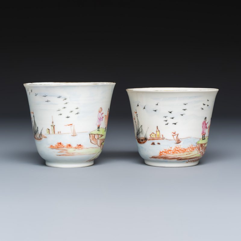 A pair of Chinese famille rose Meissen-style tea bowls and saucers with a harbour scene - 图7