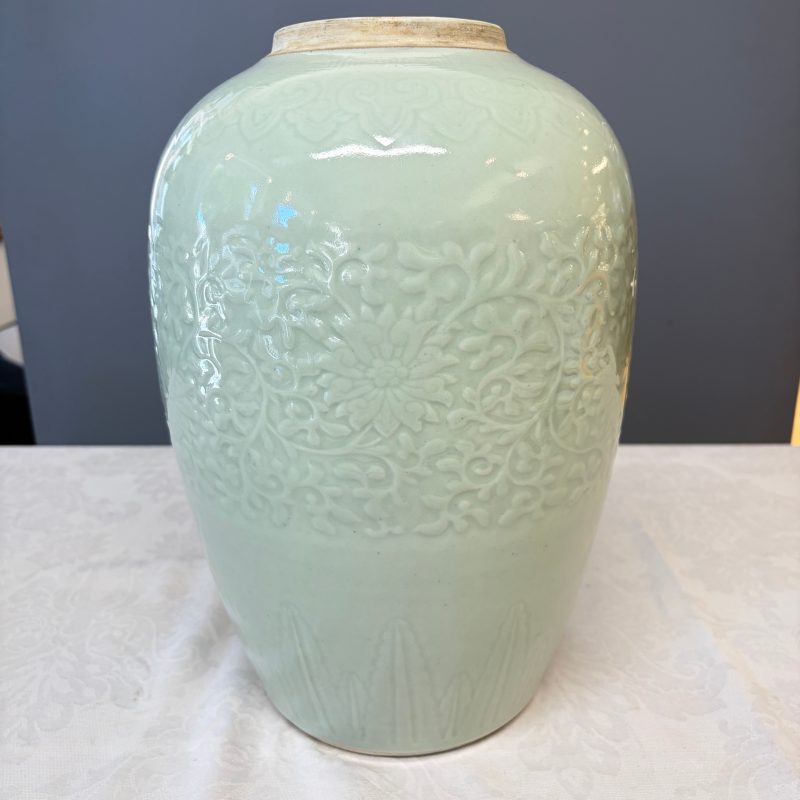 A Chinese celadon-glazed covered vase with floral relief design - 图11