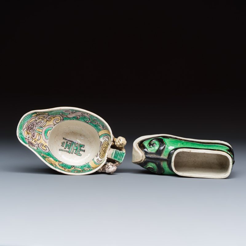 A Chinese famille verte sancai biscuit libation cup and a model of a shoe - 图6