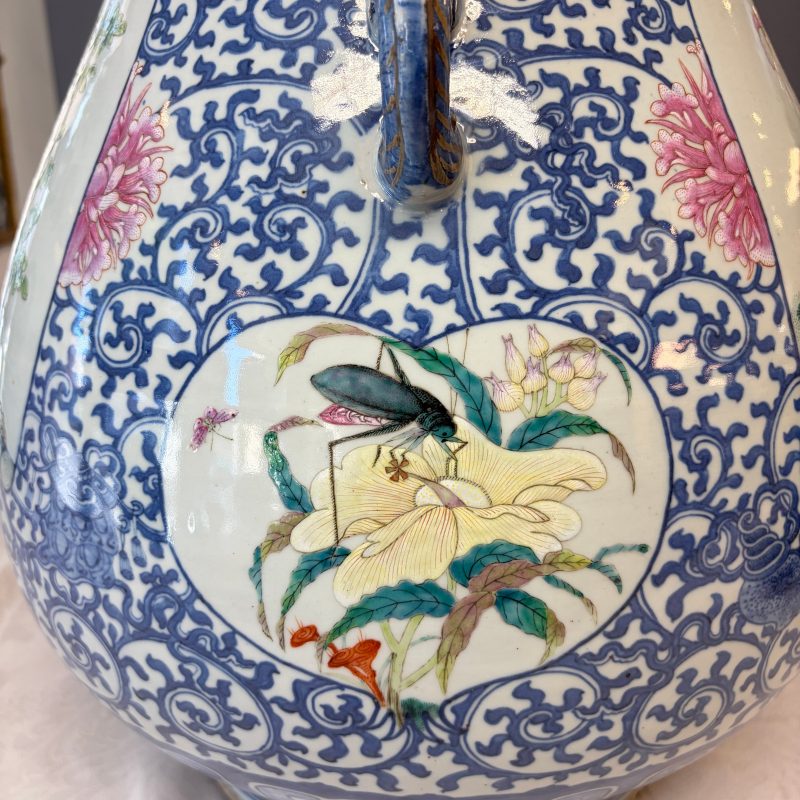 A large Chinese famille rose 'Hu' vase with birds and butterflies - 图20