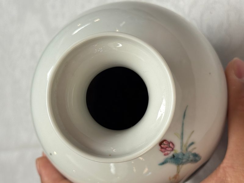 A Chinese famille rose 'Hehe Erxian' and 'Liu Hai' vase - 图13