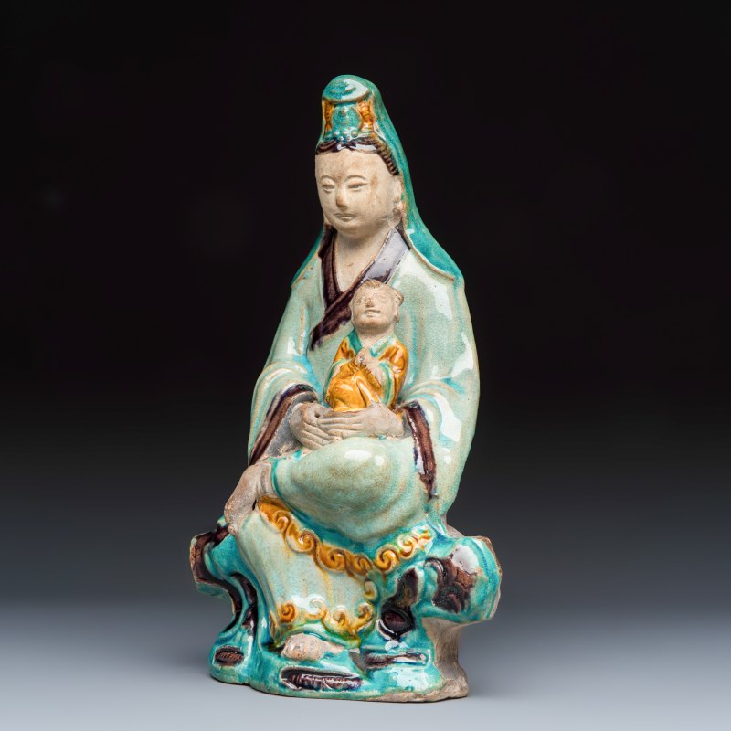 A Chinese Fahua-glazed stoneware 'Guanyin and Child' group - 图1