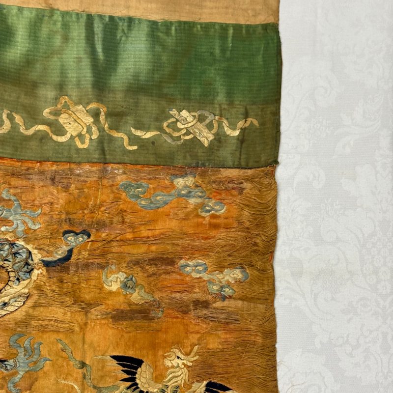 A Chinese embroidered silk 'Dragon and Phoenixes' panel - 图11