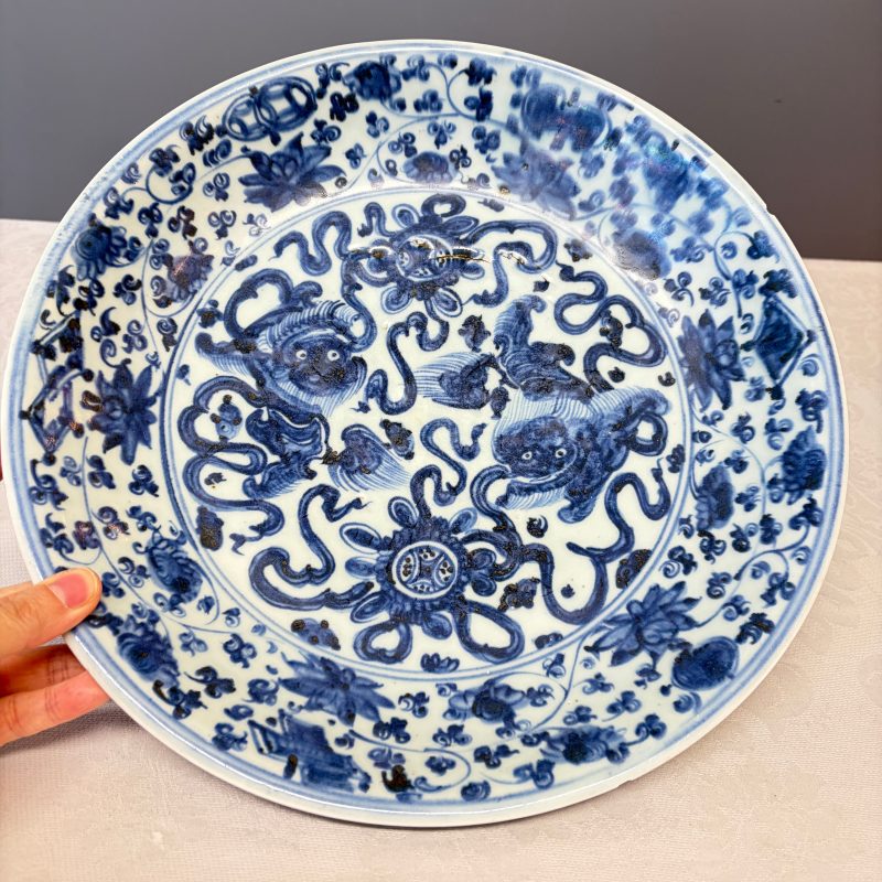 A Chinese blue and white 'Buddhist Lions' dish - 图3