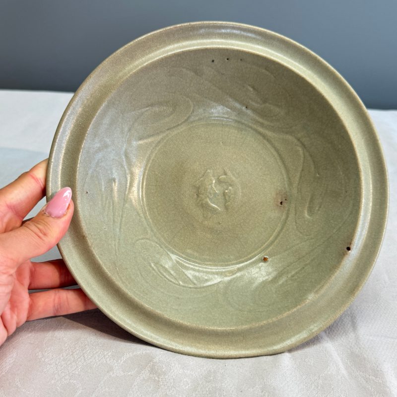 Two Chinese qingbai plates and a Longquan celadon plate - 图8