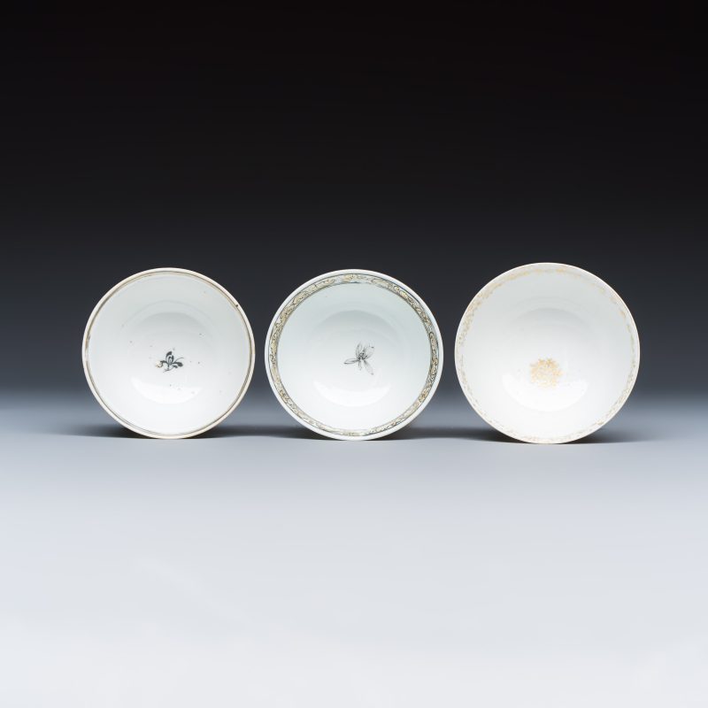 Three sets of Chinese export famille rose and grisaille 'European Subject' tea bowls and saucers - 图8
