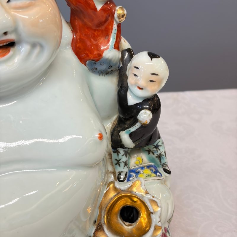 A Chinese famille rose Milefo Buddha with playing boys - 图18