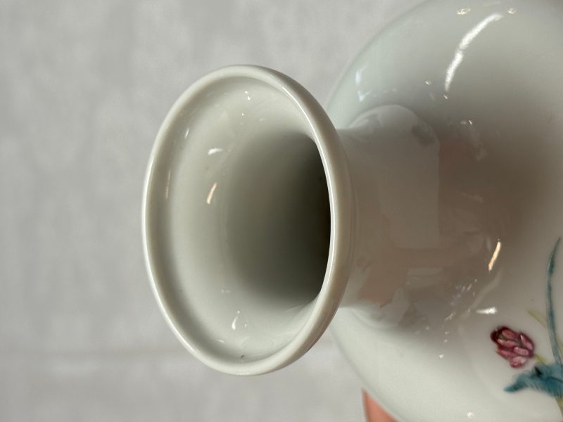 A Chinese famille rose 'Hehe Erxian' and 'Liu Hai' vase - 图14